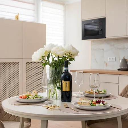 Gorgeous 1-br In The Strict Centre With Ac & Parking On Site Apartamento Varsóvia