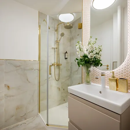 Gorgeous 1-br In The Strict Centre With Ac & Parking On Site Apartamento Varsóvia