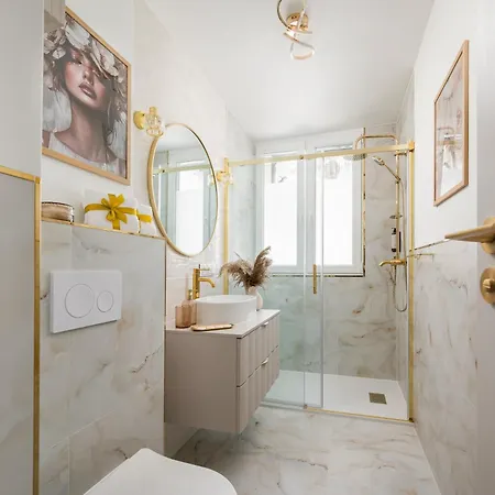 Apartamento Gorgeous 1-br In The Strict Centre With Ac & Parking On Site Varsóvia