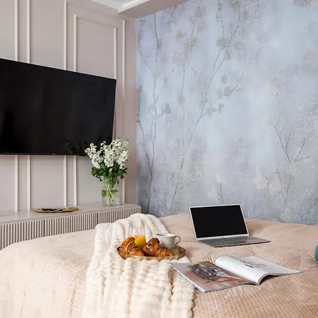Apartamento Gorgeous 1-br In The Strict Centre With Ac & Parking On Site Varsóvia
